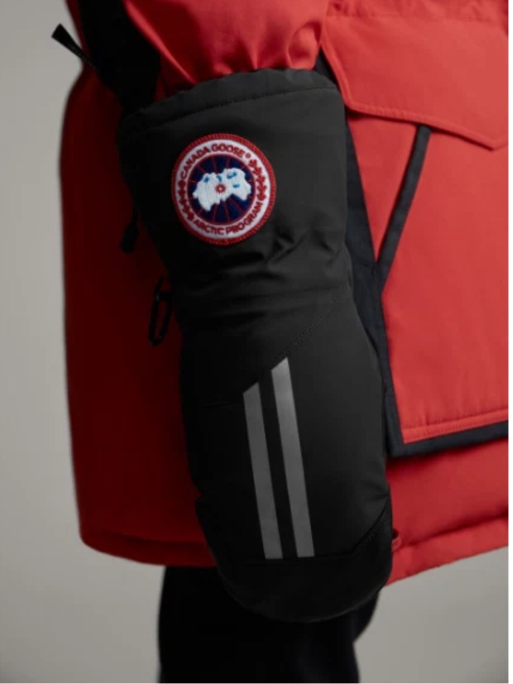 Canada Goose Snow Mantra Mitts New With Tags Size Large Black Red Logo